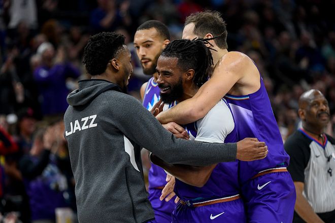 熊猫体育官方网站-多特蒙德训练开放日,加时末段门线救险引欢呼,全明星赛在即,临场指挥获称赞