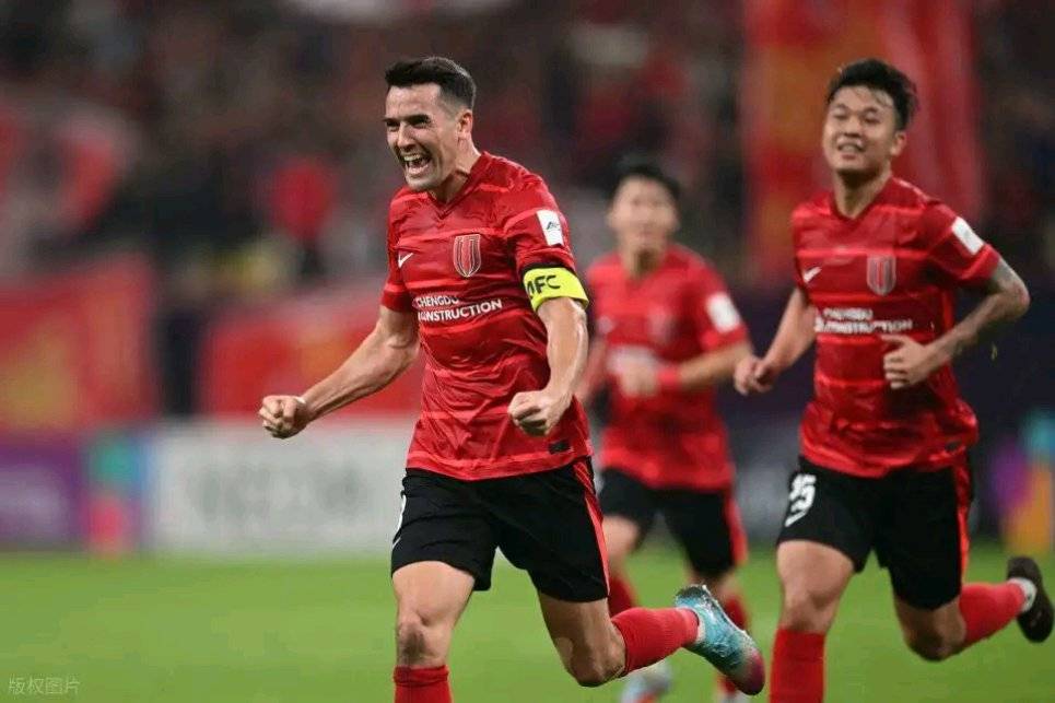 熊猫体育在线观看-窗口期法兰克福备战中超，强势反弹细节曝光，震撼外界，年轻球员得到机会