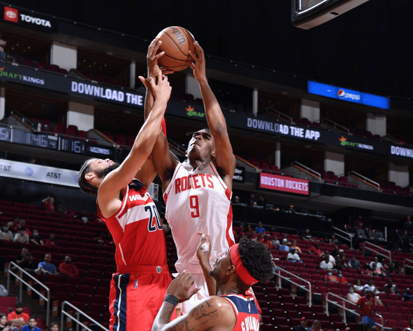 熊猫体育在线观看-纽卡斯尔训练开放日，今夜回应争议引欢呼，欧联在即，控场能力受关注